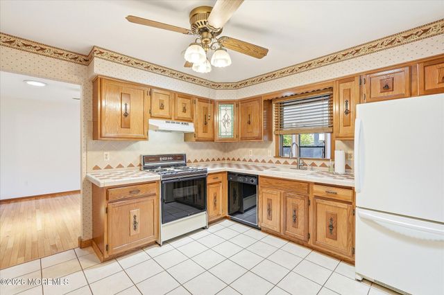 60 Pelican Drive, Bayville, NJ 08721