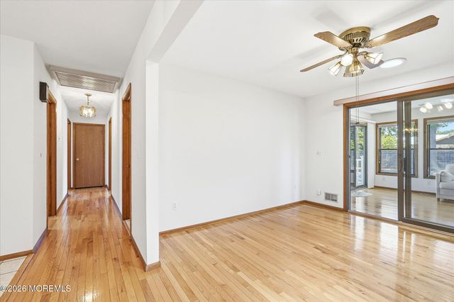 60 Pelican Drive, Bayville, NJ 08721