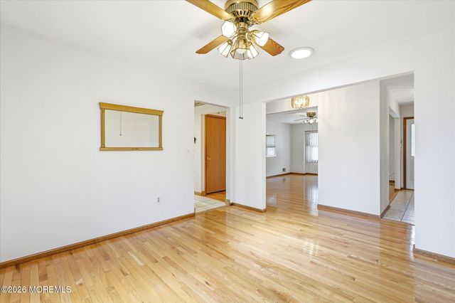 60 Pelican Drive, Bayville, NJ 08721