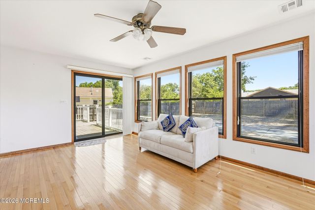 60 Pelican Drive, Bayville, NJ 08721