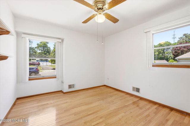 60 Pelican Drive, Bayville, NJ 08721
