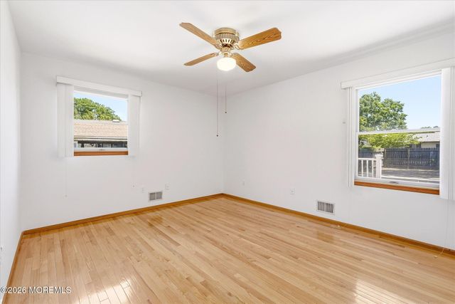 60 Pelican Drive, Bayville, NJ 08721