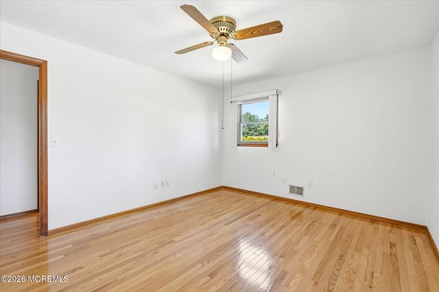 60 Pelican Drive, Bayville, NJ 08721