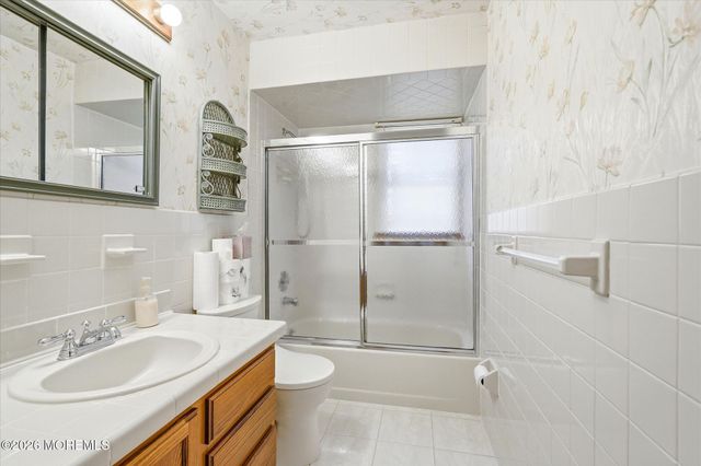 60 Pelican Drive, Bayville, NJ 08721