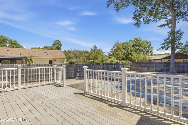 60 Pelican Drive, Bayville, NJ 08721