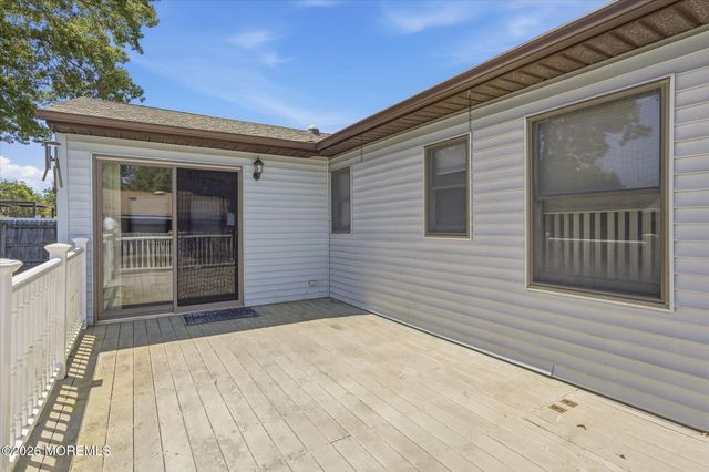 60 Pelican Drive, Bayville, NJ 08721