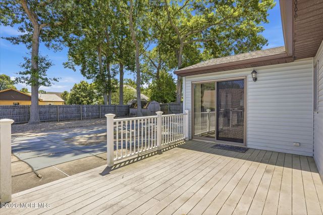 60 Pelican Drive, Bayville, NJ 08721