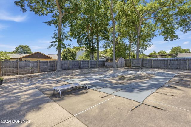 60 Pelican Drive, Bayville, NJ 08721