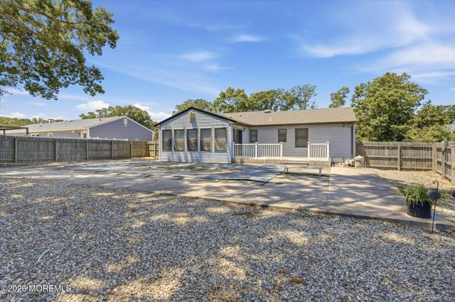 60 Pelican Drive, Bayville, NJ 08721
