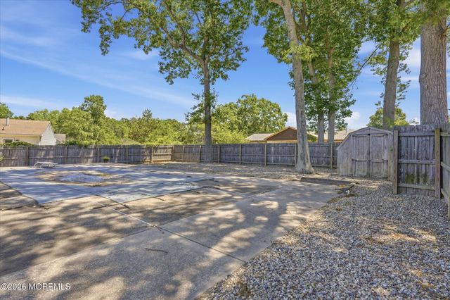 60 Pelican Drive, Bayville, NJ 08721