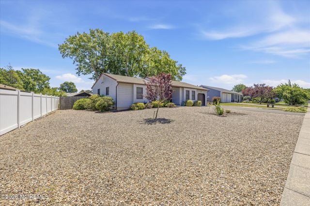 60 Pelican Drive, Bayville, NJ 08721