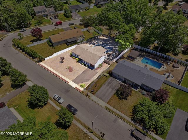 60 Pelican Drive, Bayville, NJ 08721
