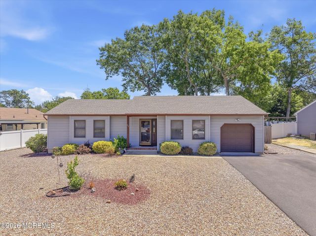 60 Pelican Drive, Bayville, NJ 08721
