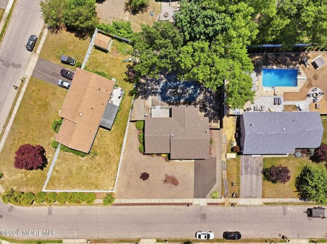60 Pelican Drive, Bayville, NJ 08721