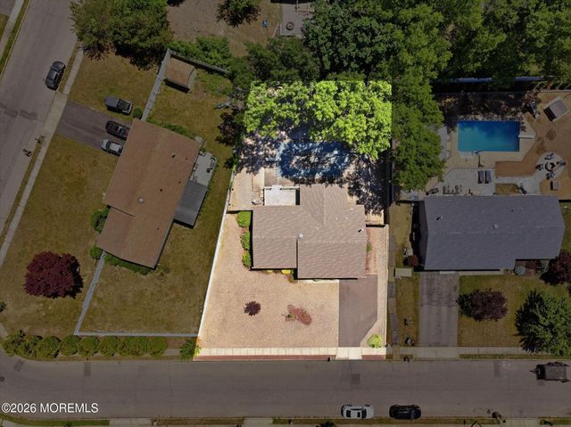 60 Pelican Drive, Bayville, NJ 08721
