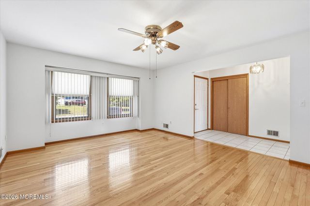 60 Pelican Drive, Bayville, NJ 08721
