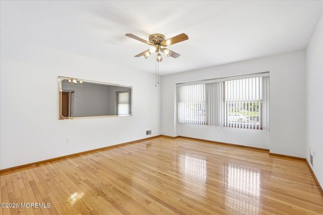 60 Pelican Drive, Bayville, NJ 08721