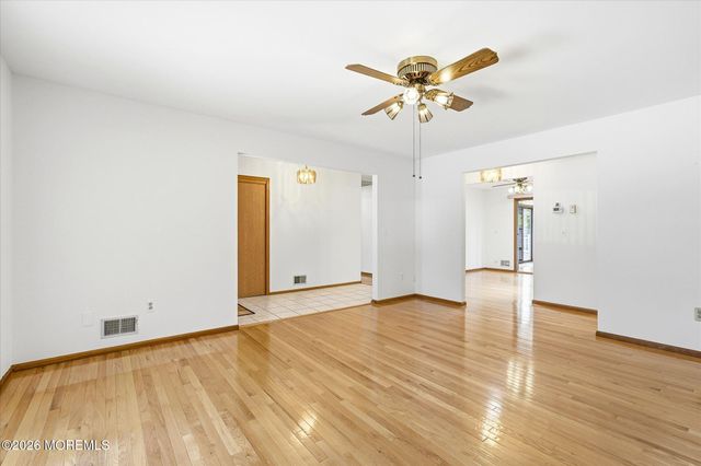 60 Pelican Drive, Bayville, NJ 08721