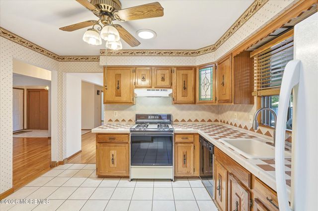 60 Pelican Drive, Bayville, NJ 08721