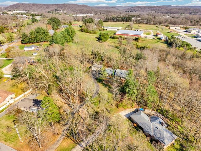 1439 Thomas Cir, Cookeville, TN 38506