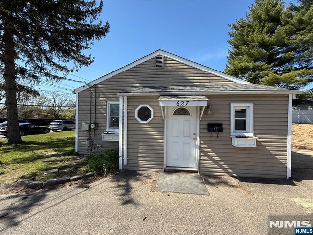 627 Mola Boulevard, Elmwood Park, NJ 07407