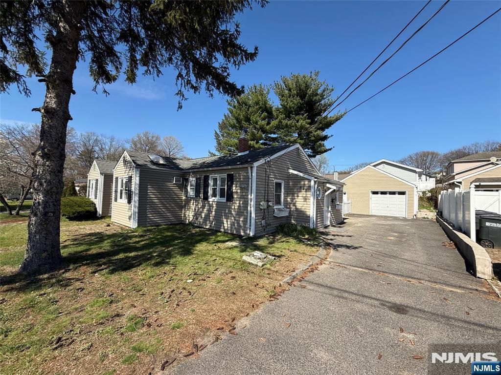 627 Mola Boulevard, Elmwood Park, NJ 07407