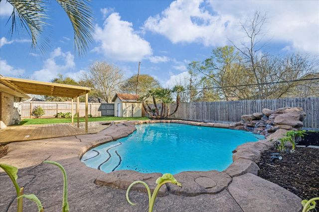 3305 Churchill Street, Pearland, TX 77581