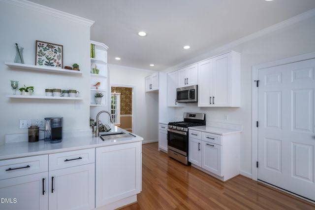 407 Maple Creek Court, Apex, NC 27502