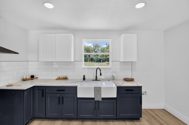 1004 Parker Street, Fort Worth, TX 76112