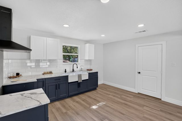 1004 Parker Street, Fort Worth, TX 76112