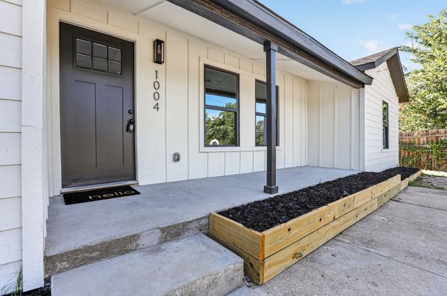 1004 Parker Street, Fort Worth, TX 76112