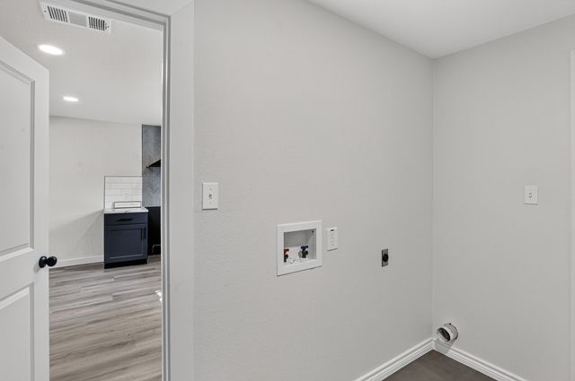1004 Parker Street, Fort Worth, TX 76112