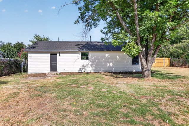 1004 Parker Street, Fort Worth, TX 76112