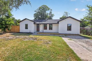 1004 Parker Street, Fort Worth, TX 76112