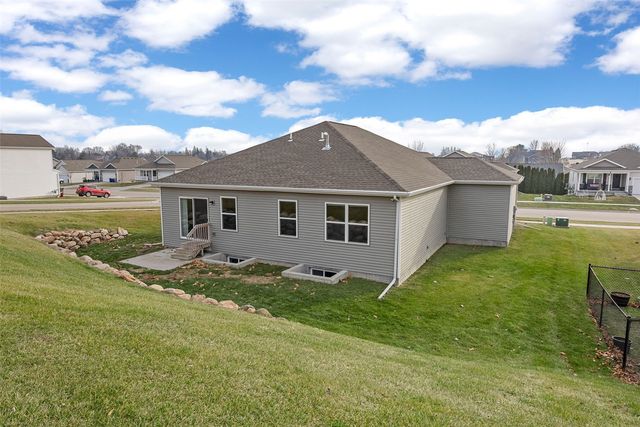 701 Prairie View Drive, West Branch, IA 52358