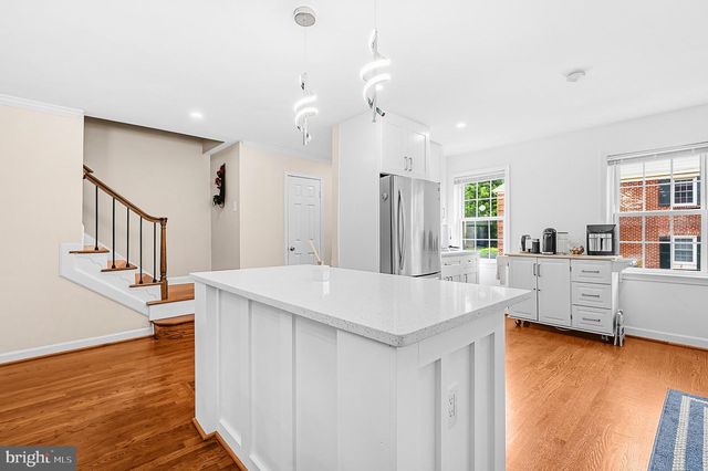 3050 FEDERAL HILL DR, Falls Church, VA 22044