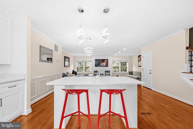 3050 FEDERAL HILL DR, Falls Church, VA 22044