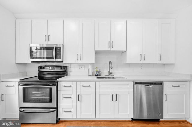3050 FEDERAL HILL DR, Falls Church, VA 22044