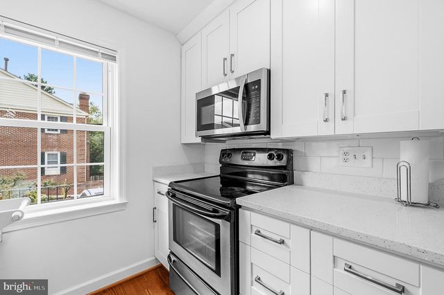 3050 FEDERAL HILL DR, Falls Church, VA 22044