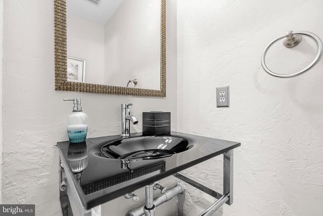 3050 FEDERAL HILL DR, Falls Church, VA 22044