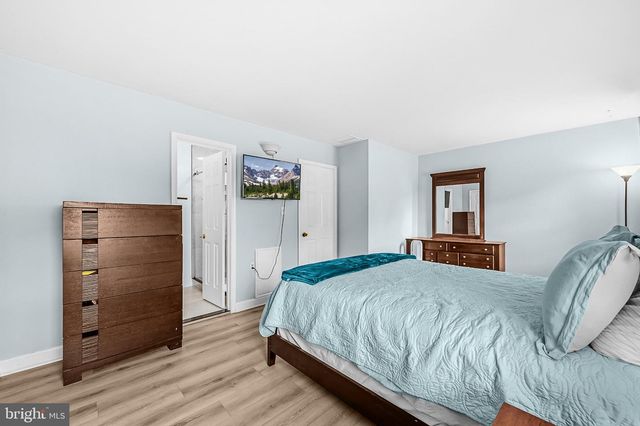 3050 FEDERAL HILL DR, Falls Church, VA 22044