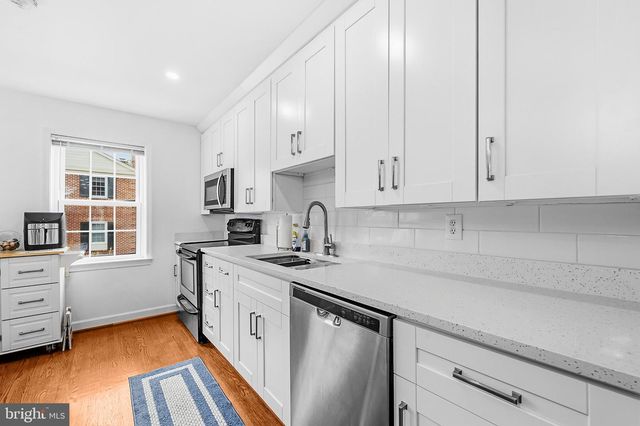 3050 FEDERAL HILL DR, Falls Church, VA 22044