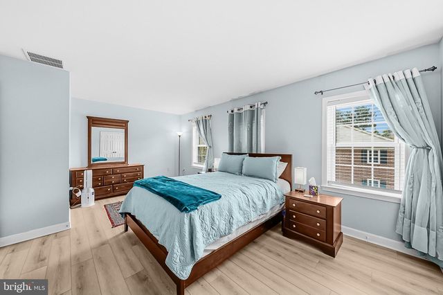 3050 FEDERAL HILL DR, Falls Church, VA 22044