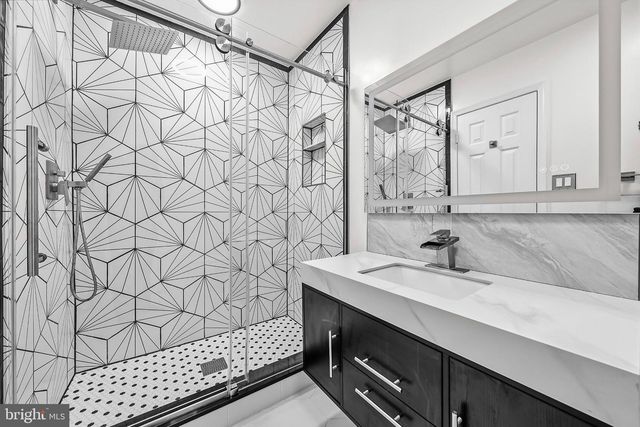 3050 FEDERAL HILL DR, Falls Church, VA 22044