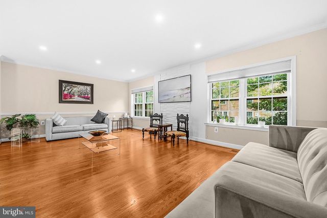 3050 FEDERAL HILL DR, Falls Church, VA 22044