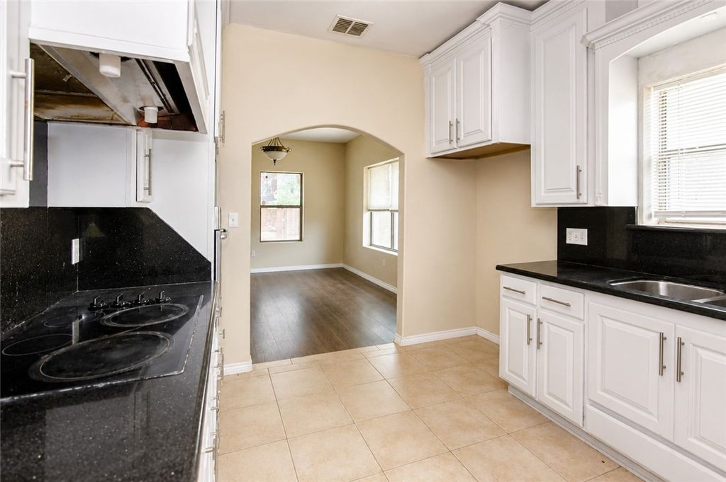 1045 S 13th St, Aransas Pass, TX 78336 — photo 4