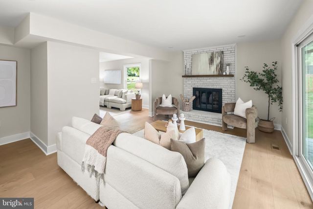 9137 ROCKEFELLER LN, Springfield, VA 22153