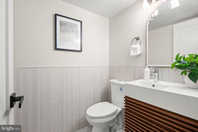 9137 ROCKEFELLER LN, Springfield, VA 22153