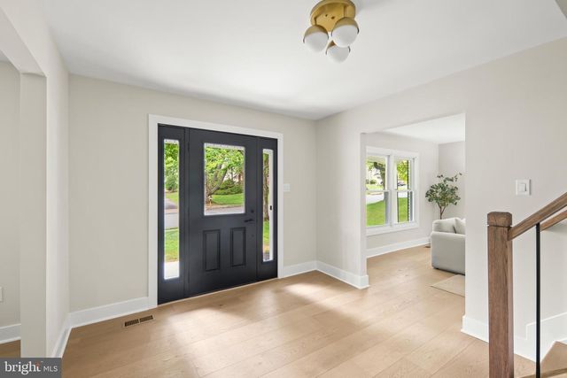 9137 ROCKEFELLER LN, Springfield, VA 22153
