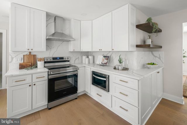 9137 ROCKEFELLER LN, Springfield, VA 22153